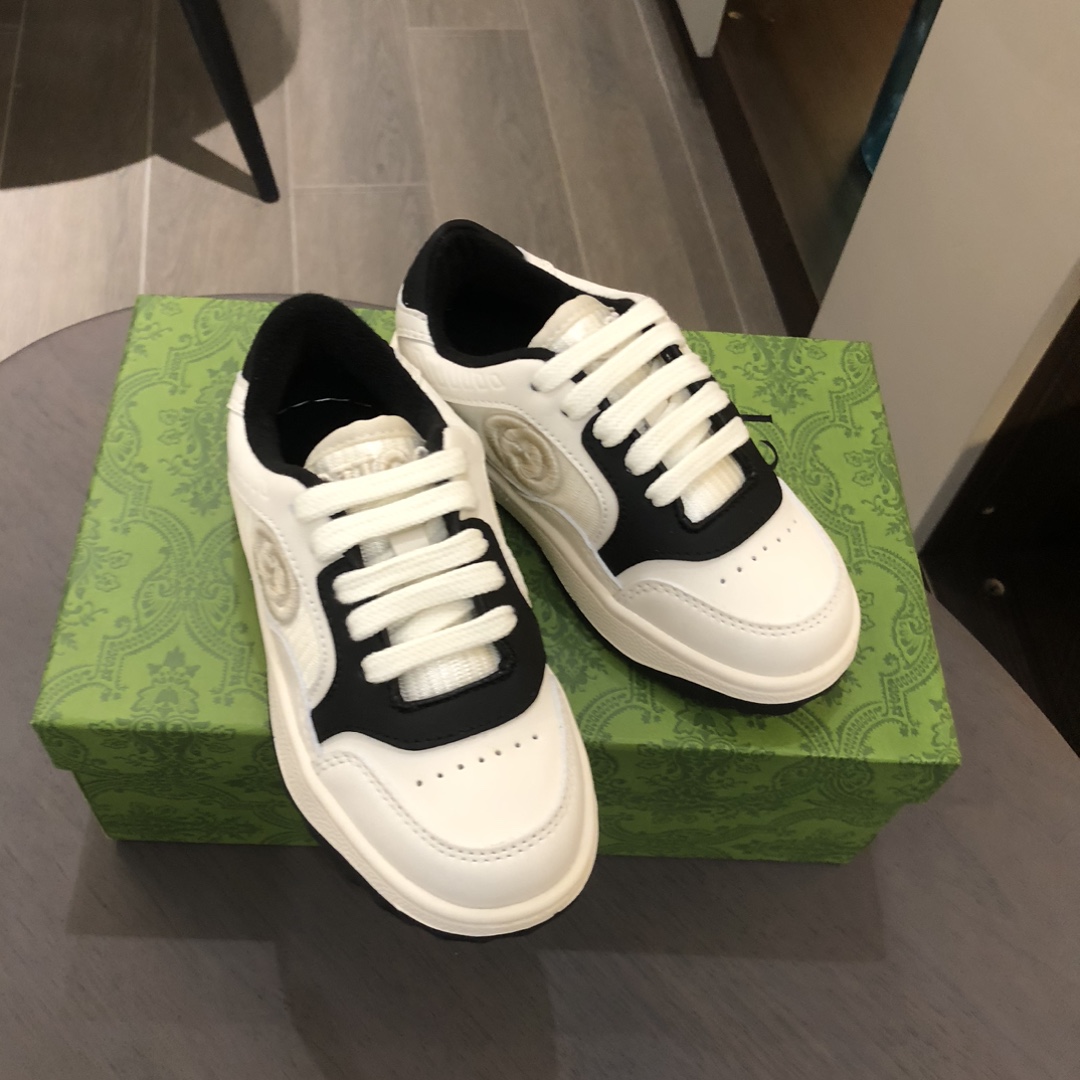 Children's shoes child